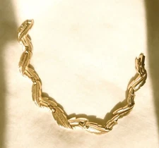 Vintage CROWN TRIFARI Gold Tone Leaf Link Bracelet  EUC