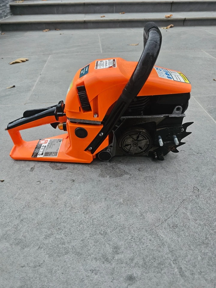 Hyundai IC62-2R chainsaw 62cc spares or repairs uses stihl oil - Image 4 of 4