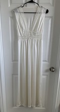Stunning VTG Gilead Ivory Nylon  Lace Full Length Nightgown Lingerie Sz M