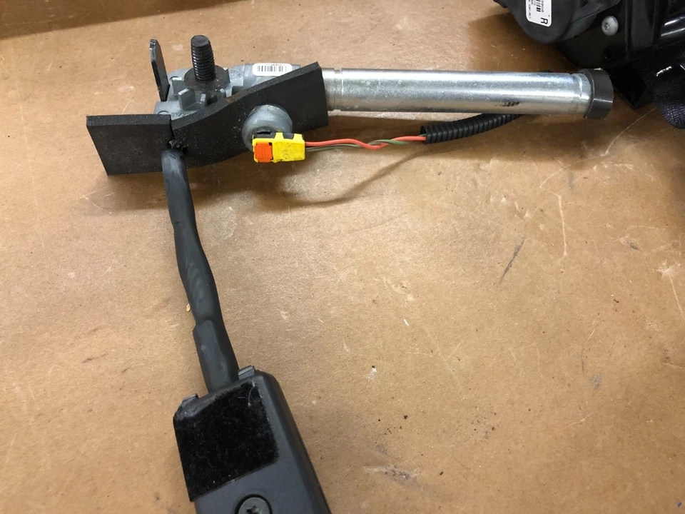 2012 chevy traverse seat belt retractor ( passenger front ) 2012-2017 gmc acadia - Image 2 of 4