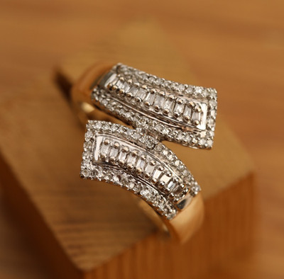 9 kt massiver Gelbgold Diamant Bypass Ring Größe S Vintage gereinigt und poliert