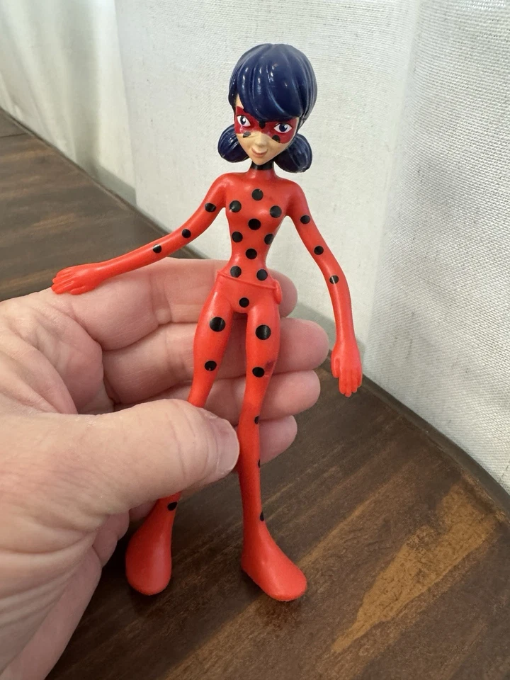 神奇蜂王后 5 英寸可动人偶超级可姿势玩伴和瓢虫 — 第 3/4 张图片