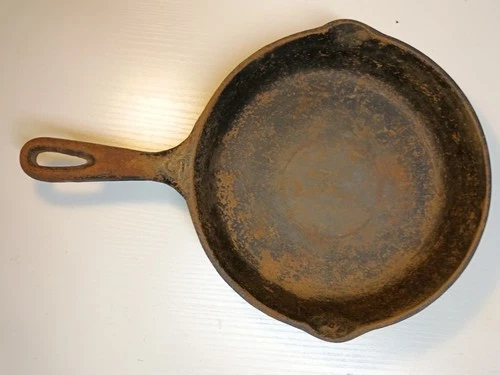Vintage Unmarked Wagner #5 Cast Iron Skillet Outside Heat Ring Flat