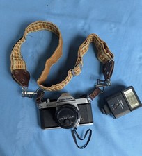 Pentax K1000 35mm SLR Film Camera-SMC Pentax-50mm f/2 Lens and Vivitar Flash