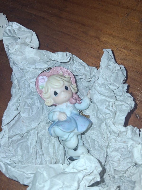 Enesco Precious Moments Porcelain Christmas Ornament One Good Turn 737569 1997