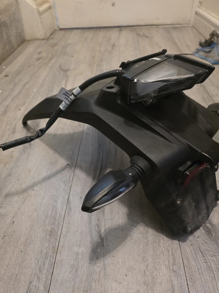 KTM 1290 Adventure 2017 millas freno trasero luz trasera indicadores y placa guardabarros Foto 3 de 4