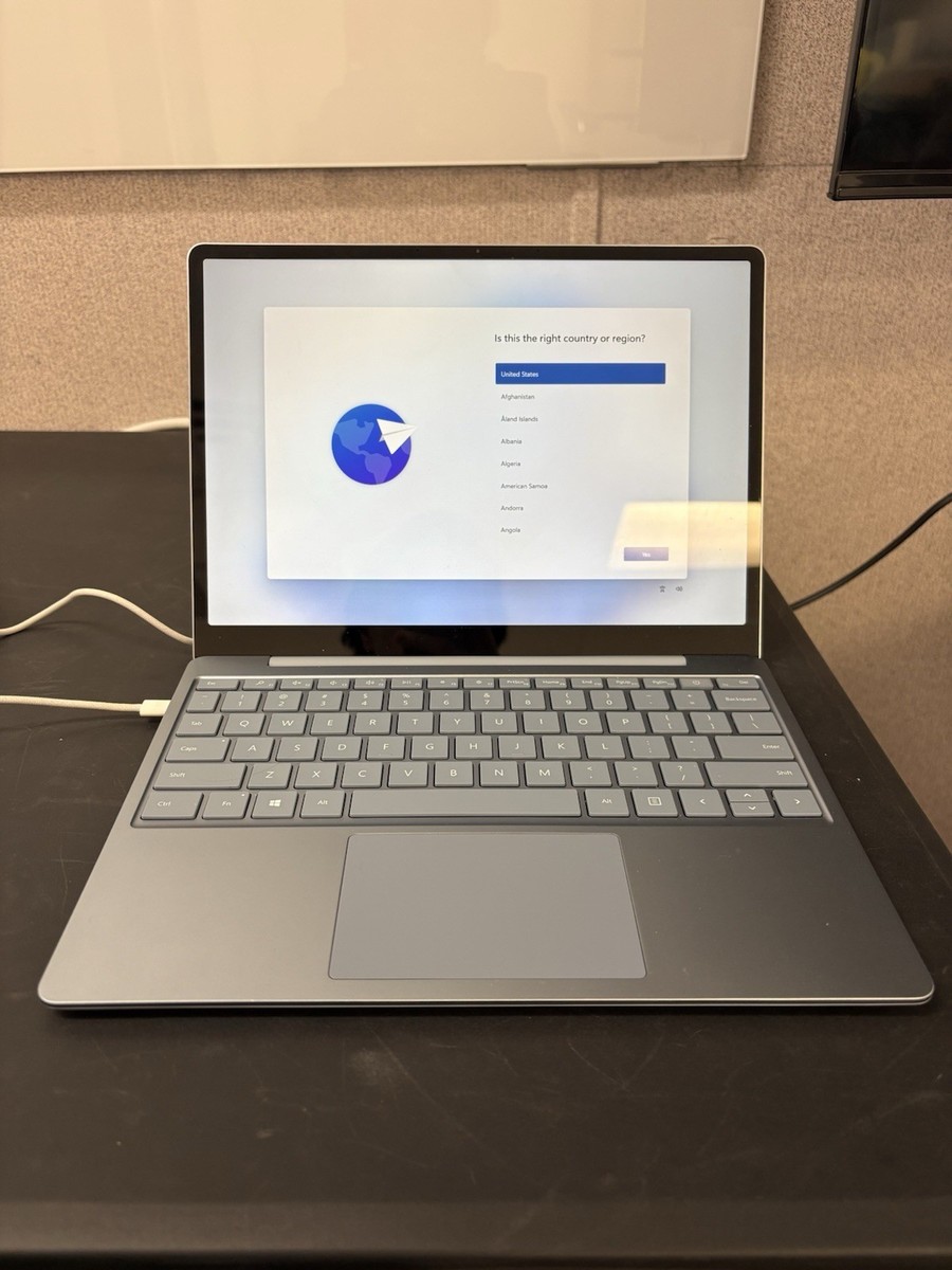 Microsoft Surface Laptop Go 1943 | i5-1035G1 | 8GB RAM Microsoft Surface Laptop Go 1943 | i5-1035G1 | 8GB RAM