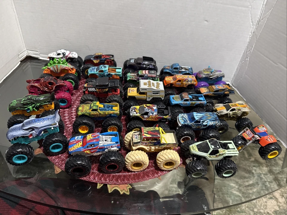 Lot Of 24 Hot Wheels Monster Jam Trucks Diecast 1:64 Scale Assorted  Etc - Image 2 of 4