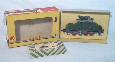 CLEAN FLEISCHMANN 1330 HO PWRD. GREEN CATHEDRAL CAB ELECTRIC SWITCHER LOCOMOTIVE