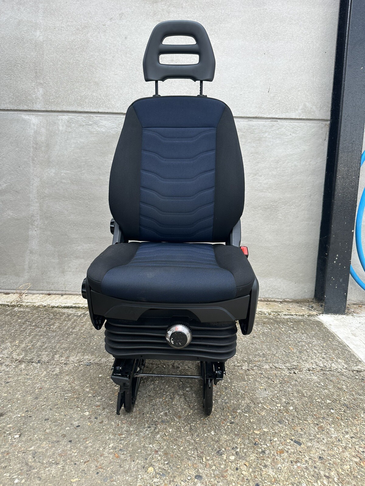 Iveco Daily VI 2014-2022 driver seat adjustments comfort suspension | EU passeng