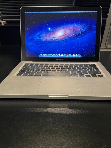 MacBook Pro 13 Inch, 2.3 Ghz Intel Core i5, 4GB RAM, 320GB HDD, with Charger - Afbeelding 2 van 3