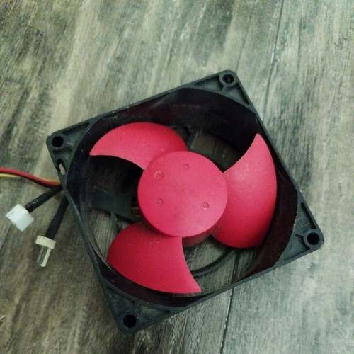Thermaltake 80mm DC 12V 0.45AMP 4-Pin PC Case Three Blade Fan R128032BU - Afbeelding 4 van 5