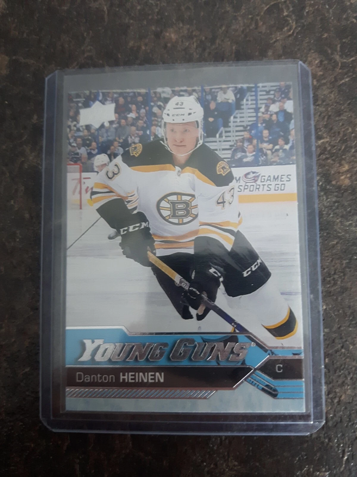 2016-17 Upper Deck Series 1 Young Guns Danton Heinen YG RC Card# 209