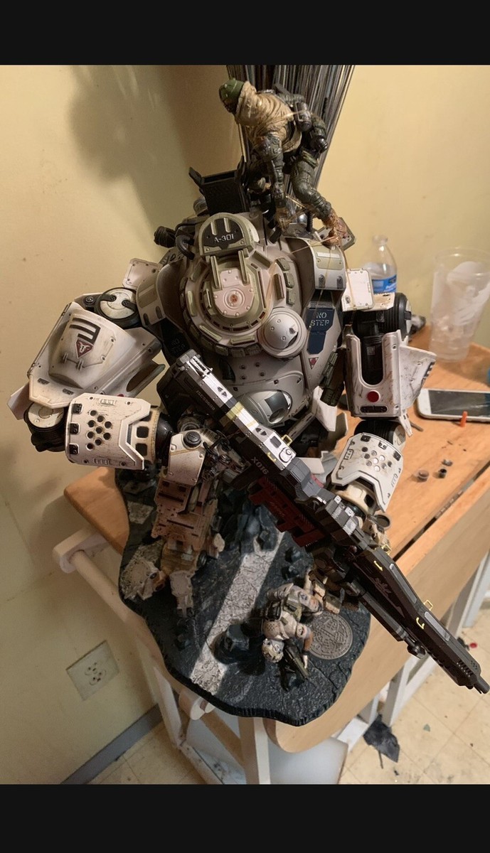 Titanfall Collector statue with book | eBay Titanfall Collector statue with book | eBay
