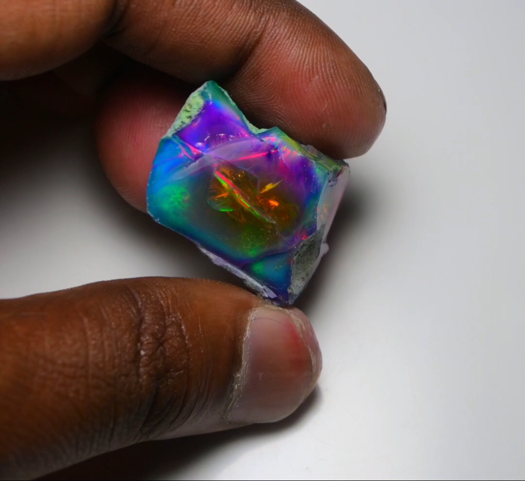 Opale Noire Et Multicolore D'Éthiopie - 1,71 Carats - Naturelle - 10,5 X 8,3 Mm - Rare