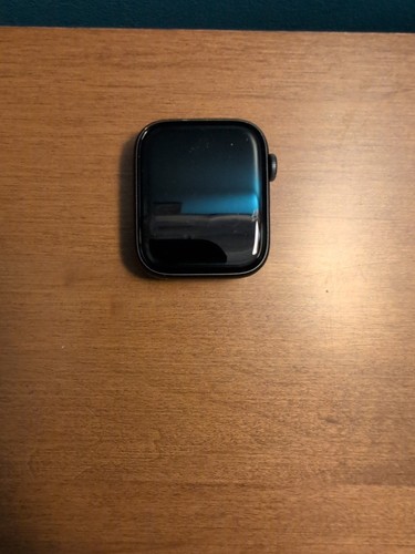 Apple Watch Series 5 44 mm gris sidéral - LIRE DESC !! - Photo 2 sur 9