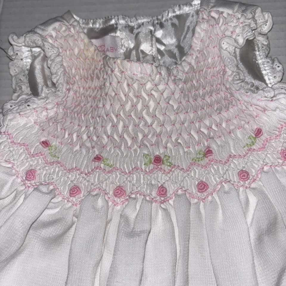 Vestido Roseta Vintage Calado 6/9m Bonnie Baby Blanco, Rosa Calado Satinado Forrado  Foto 2 de 4