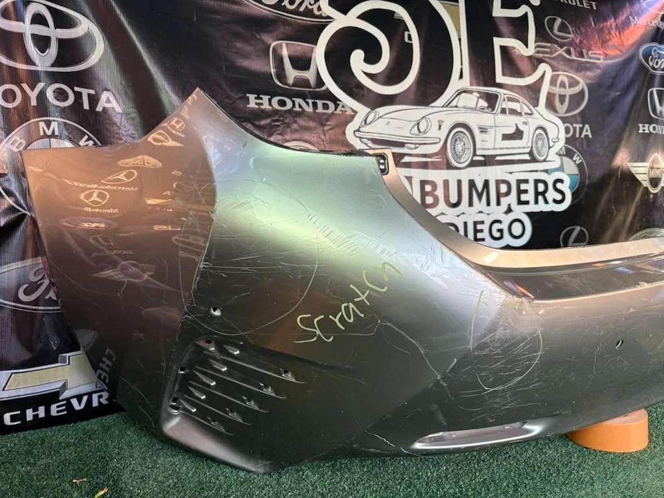 Cubierta de parachoques trasero OEM 52159-24939 2015-2018 Lexus RC300 RC200t RC350 Foto 3 de 4