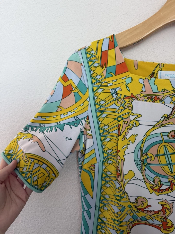 Mini Vestido Túnica Emilio Pucci Para Mujer Cuello Cuadrado Logo Abstracto Talla 44  Foto 4 de 4