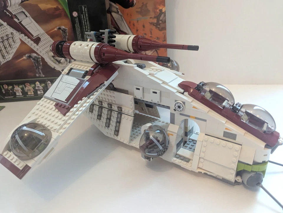 LEGO Star Wars: Republic Gunship (75021) Juego Completo con Caja Original y Manual Foto 2 de 4