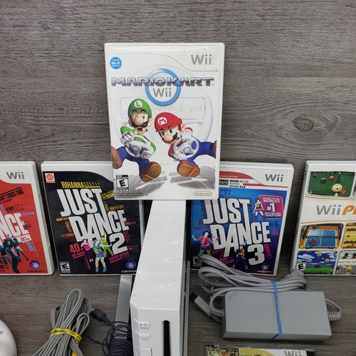 Nintendo Wii Console Mario Kart Bundle w/ Wii Sports 4 Controllers Wheels - Picture 5 of 10