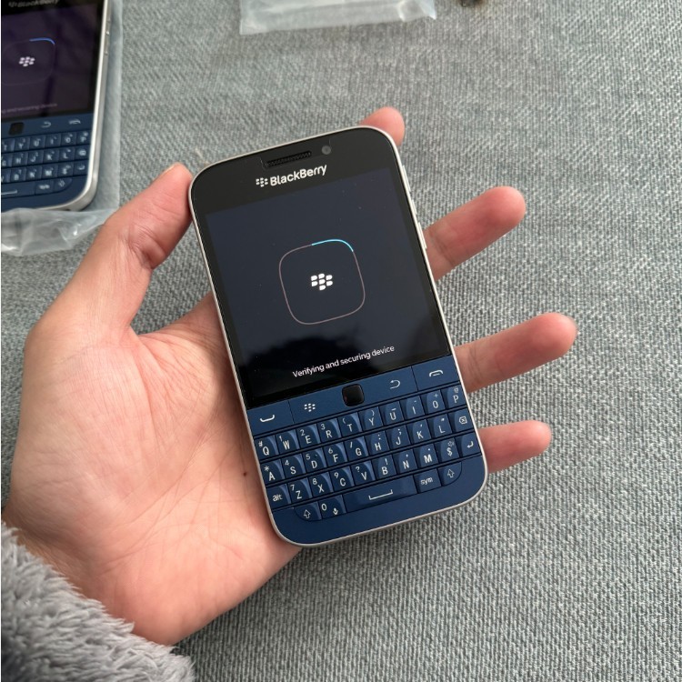 BlackBerry Classic Q20 Unlocked 4G LTE Retro Smartphone 16GB+2GB