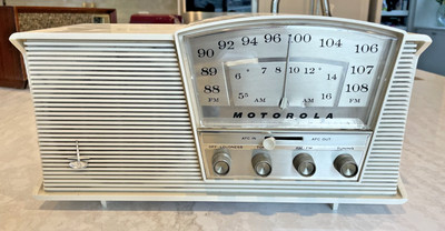 VINTAGE Motorola AM/FM Tube Radio, Model B3W, Works Well | eBay