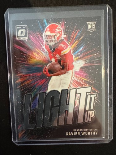 Donruss Optic Xavier Worthy Light It Up Insert #9 RC - 第 1/2 張圖片