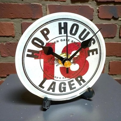 Upcycling Handarbeit Hopfenhaus 13 Bierdeckel Uhr für Männerhöhle Hausbar Dekor