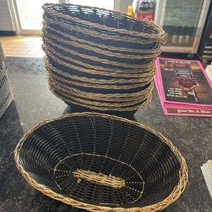 (14 BASKETS)FOOD BASKET 8" PLASTIC ROUND FOOD BASKET BLACK WITH GOLD TRIM