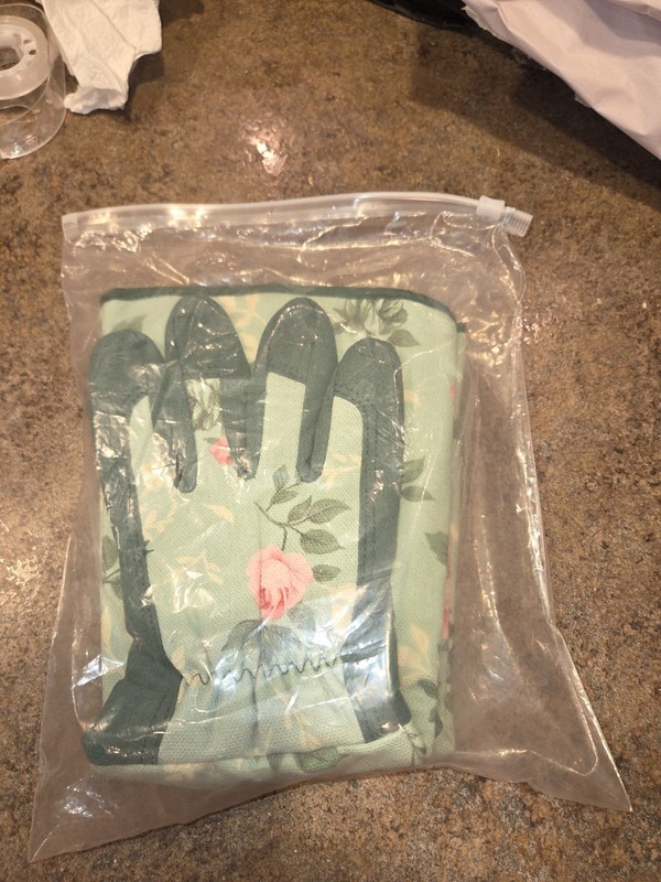 NEW LONG SLEEVE GARDEN GLOVES M/L ADJUSTABLE W/ TOUCH FINGER TIPS FOR PHONE USE.