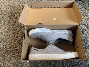 women's crest knot sneaker