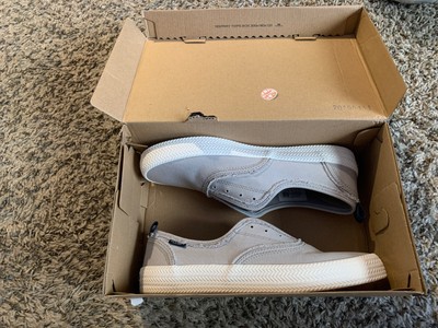 women's crest knot sneaker