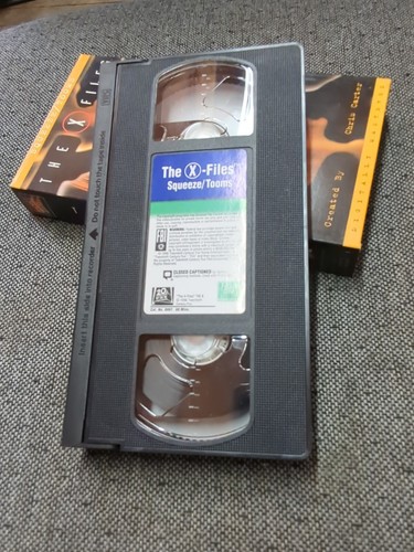 The X-Files Squeeze & Tooms VHS Video Tape 1996 2 Episodes Rare Cards NEARLY NEW - Picture 6 of 7