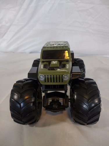 Monster Trucks *HW ARMY GREEN JEEP* TRUCK DIE-CAST 1:24 2018 Hot Wheels - Picture 2 of 6