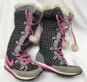 female nike boots