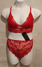 Lace Top, bottom  2 garters L 