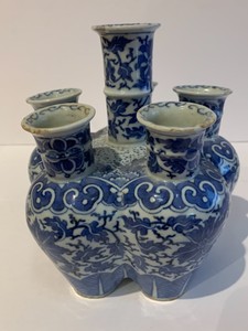 Antique Chinese blue & white porcelain hand painted tulip vase Qing 18thC 7.25”