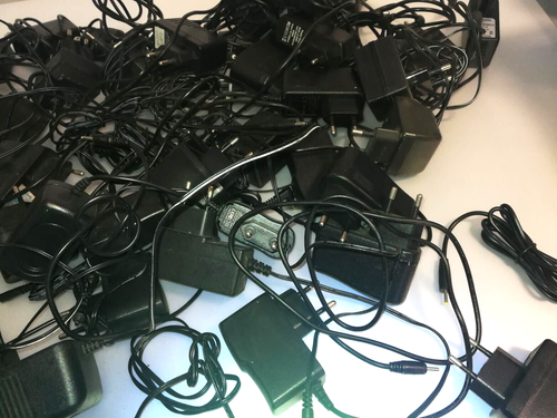 Stock 65 Caricabatteria Alimentatori Ricarica per Cellulari spinotto tondo - Zdjęcie 3 z 4