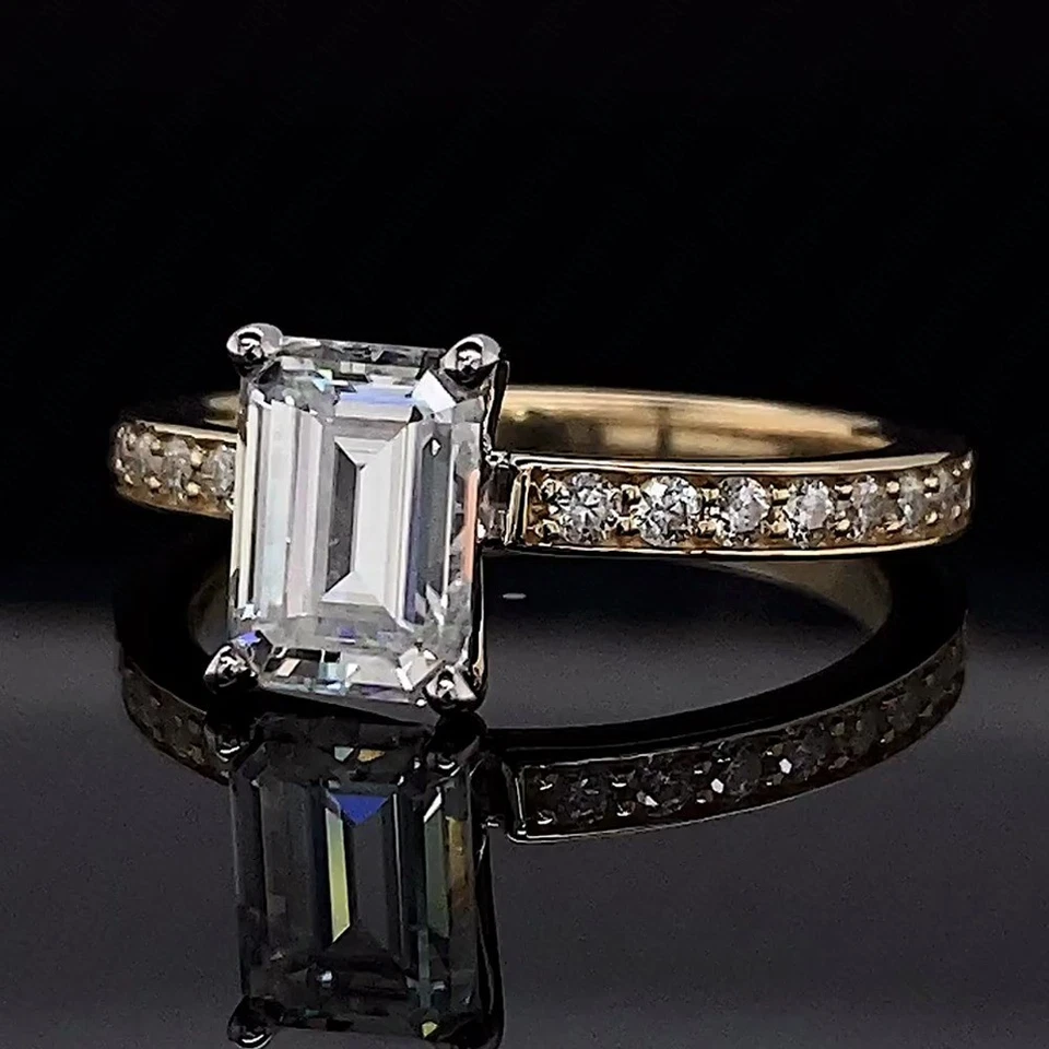 Anillo de compromiso IGI 1,75 quilates D VS1 corte esmeralda diamantes cultivados en laboratorio oro de dos tonos de 14 k Foto 2 de 4