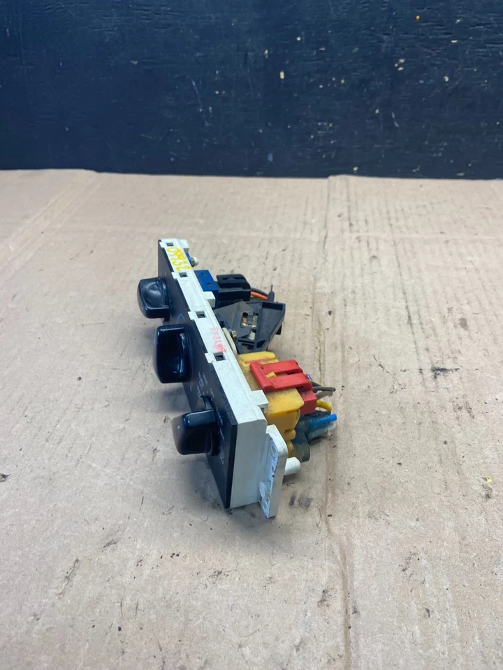 Ford Crown Victoria 1995 a 1997 control de aire acondicionado o9932 DG Foto 3 de 4