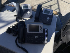 Yealink VoIP System Desk Phones Lot of 3 with Display, Handsets, Cords, PS