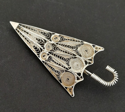 Stunning Hallmarked Vintage 925 Sterling Silver Umbrella Filigree brooch