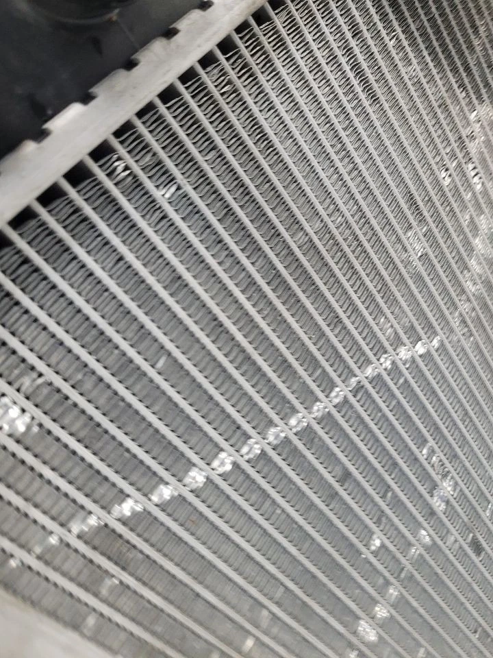 2009-2017 VOLKSWAGEN CC 2.0L Radiator 5K0121251AA 09-17     Foto 3 de 4