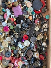 Konvolut Knöpfe 120 gr. groß klein bunt uni Metall Holz verziert mix Set Nähen