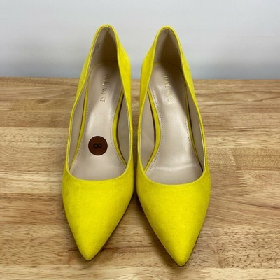 nine west yellow pumps