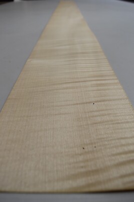 Figürliches Bergahornfurnier - flexibles ECHTHOLZ Blatt - 2040 mm x 160 mm (80'' x 6,3'')