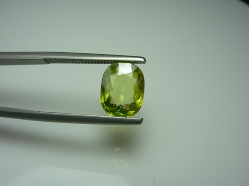 2.35ct Natural SPHENE gem Genuine Titanite yellowish Green Madagascr Gemstone - Picture 5 of 10
