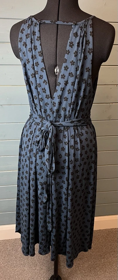 Marc by Marc Jacobs Dress Blue Daisy Print Size M ASO Claire Dunphy ModernFamily - Image 4 of 4