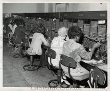 Press Photo Dispatchers Working at Telephone Switchboard - pnx00119